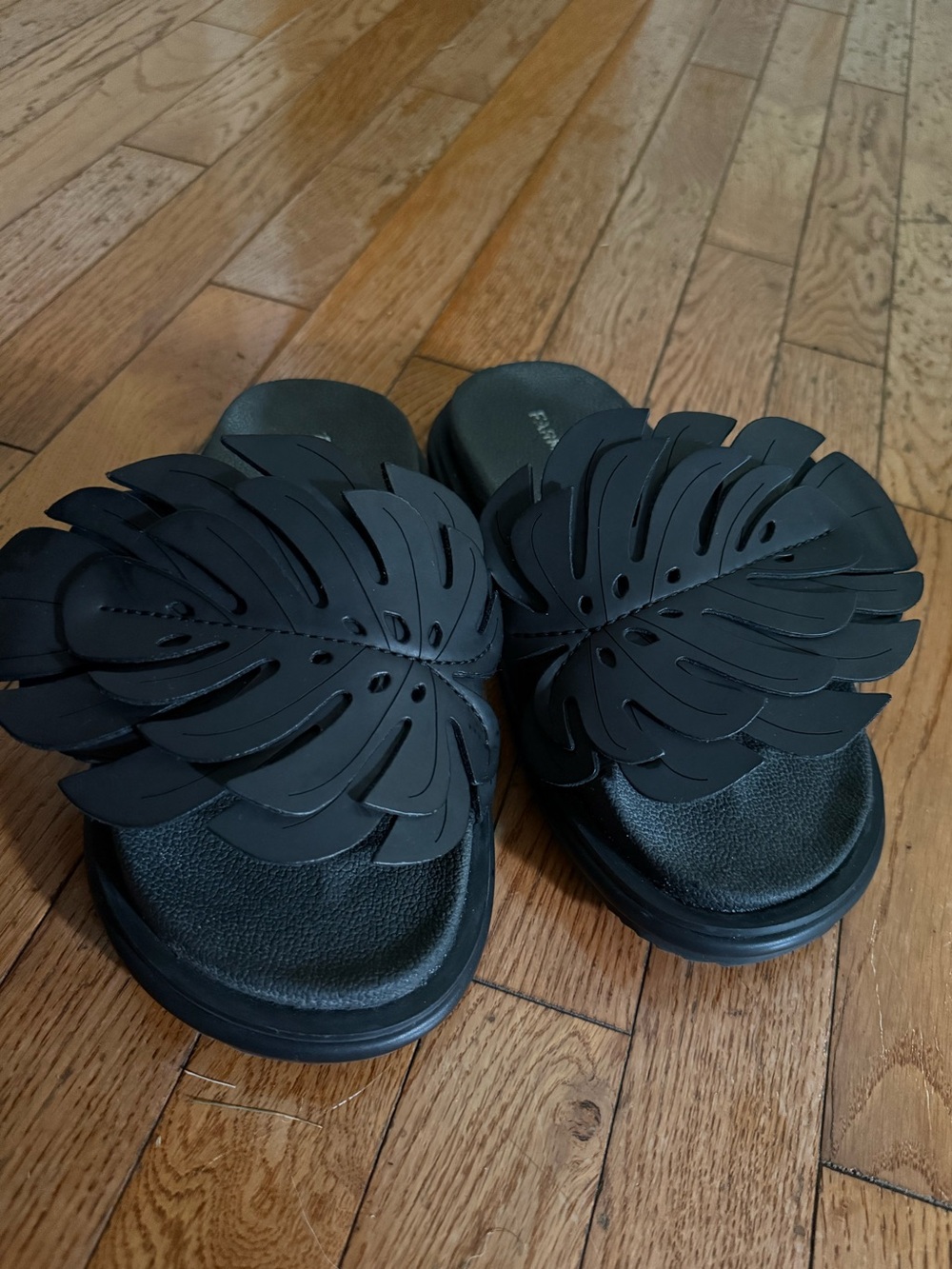Farm Rio monstera anatomic slide sandal